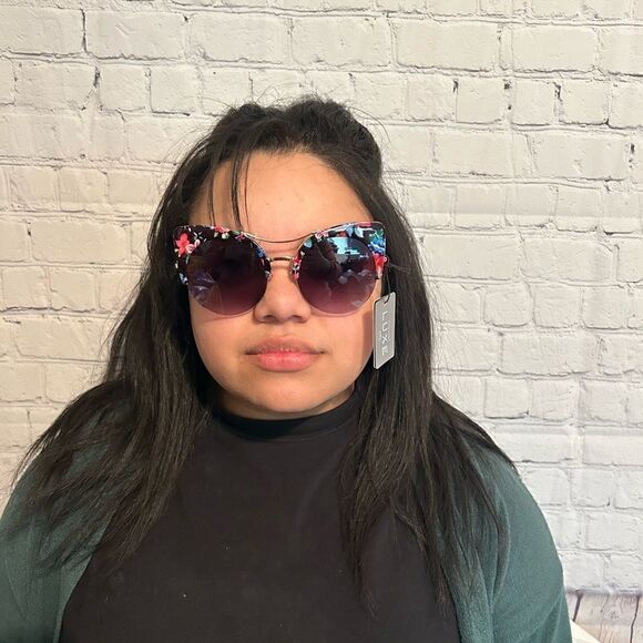 Luxe Retro Cat Eye Sunglasses - Picture 4 of 4